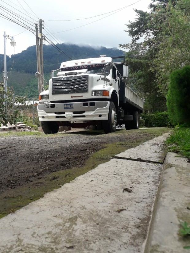 transportes los 2 hermanos logo